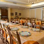 Confine Hotell 3*