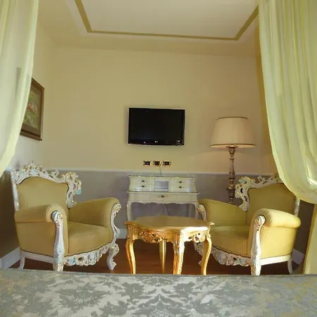 Confine 호텔 콜라