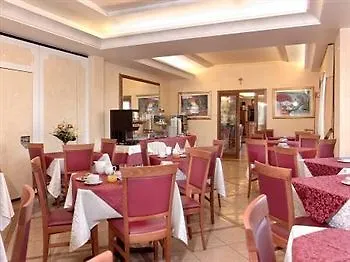 Confine Hotel