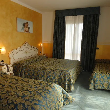 Confine 호텔 콜라