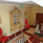 Confine Hotel