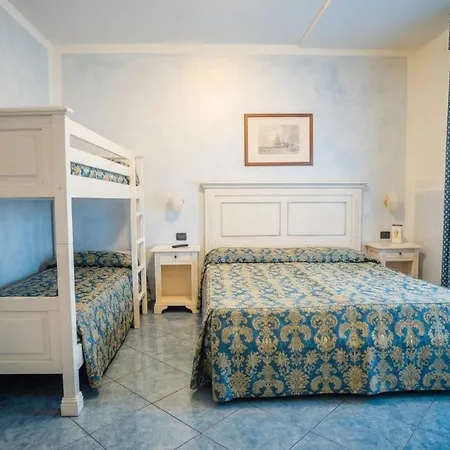 Hotel Confine 3*