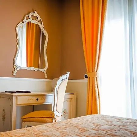 Confine Hotel 3*