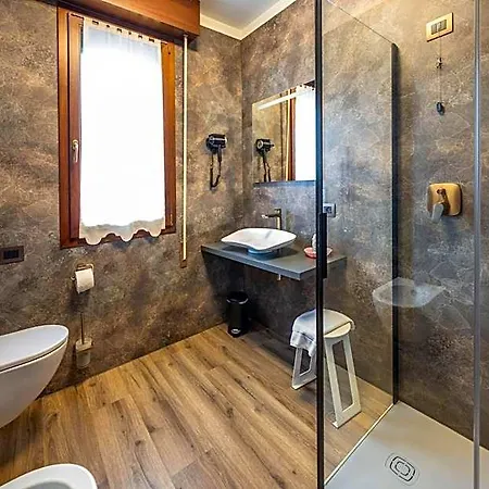 Hotel Confine Colà
