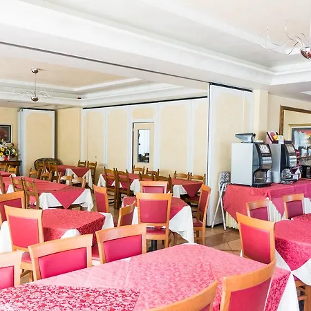 Confine Hotell