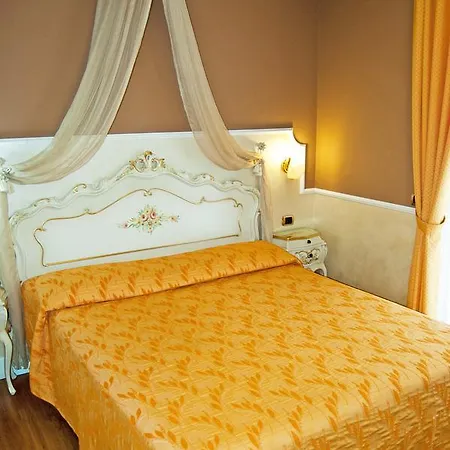 Hotell Confine 3*