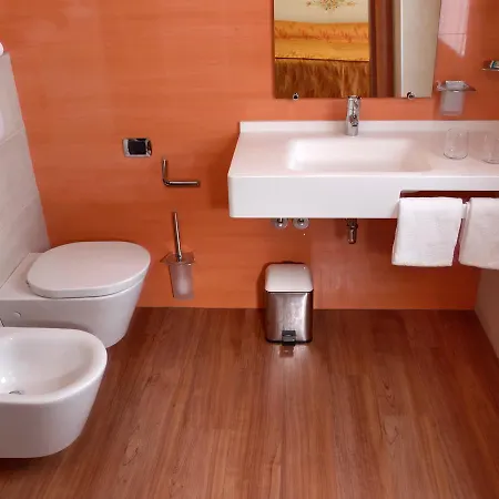 Hotell Confine 3*