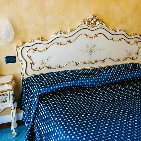 Confine Hotell