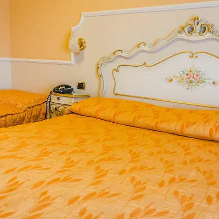 Hotell Confine 3*