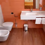 فندق Confine 3*